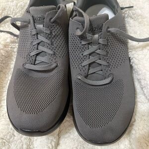 Kizik Men's Gray sneakers x-wide